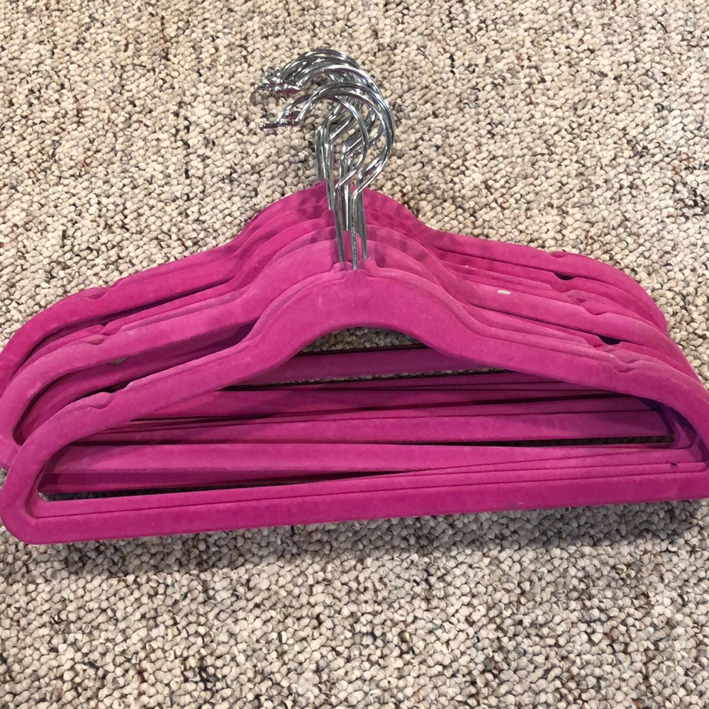 16- pink velvet children’s hangers